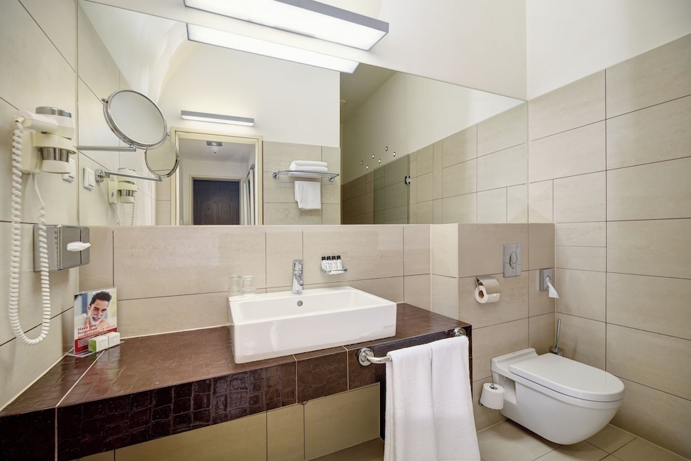 Buda Castle Fashion Hotel 63/66