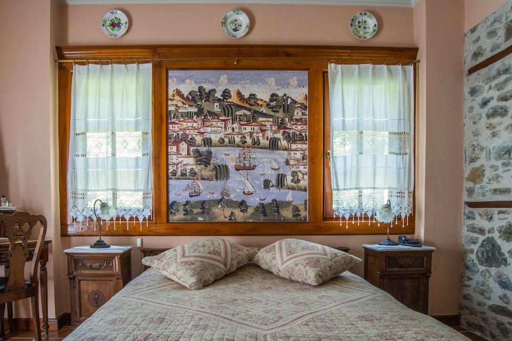 Viraggas Traditional Hotel 17/50