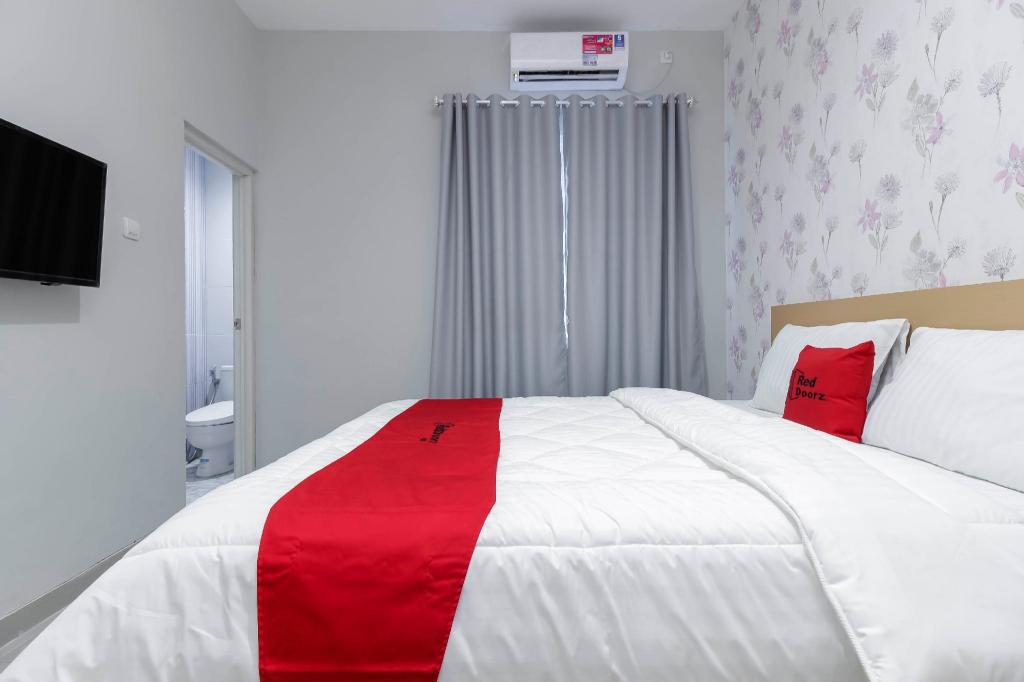 Reddoorz Near Metropolitan Mall Bekasi 11/50
