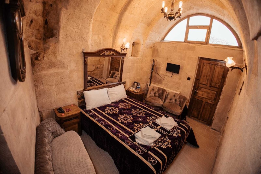 Amor Cave House 38/50