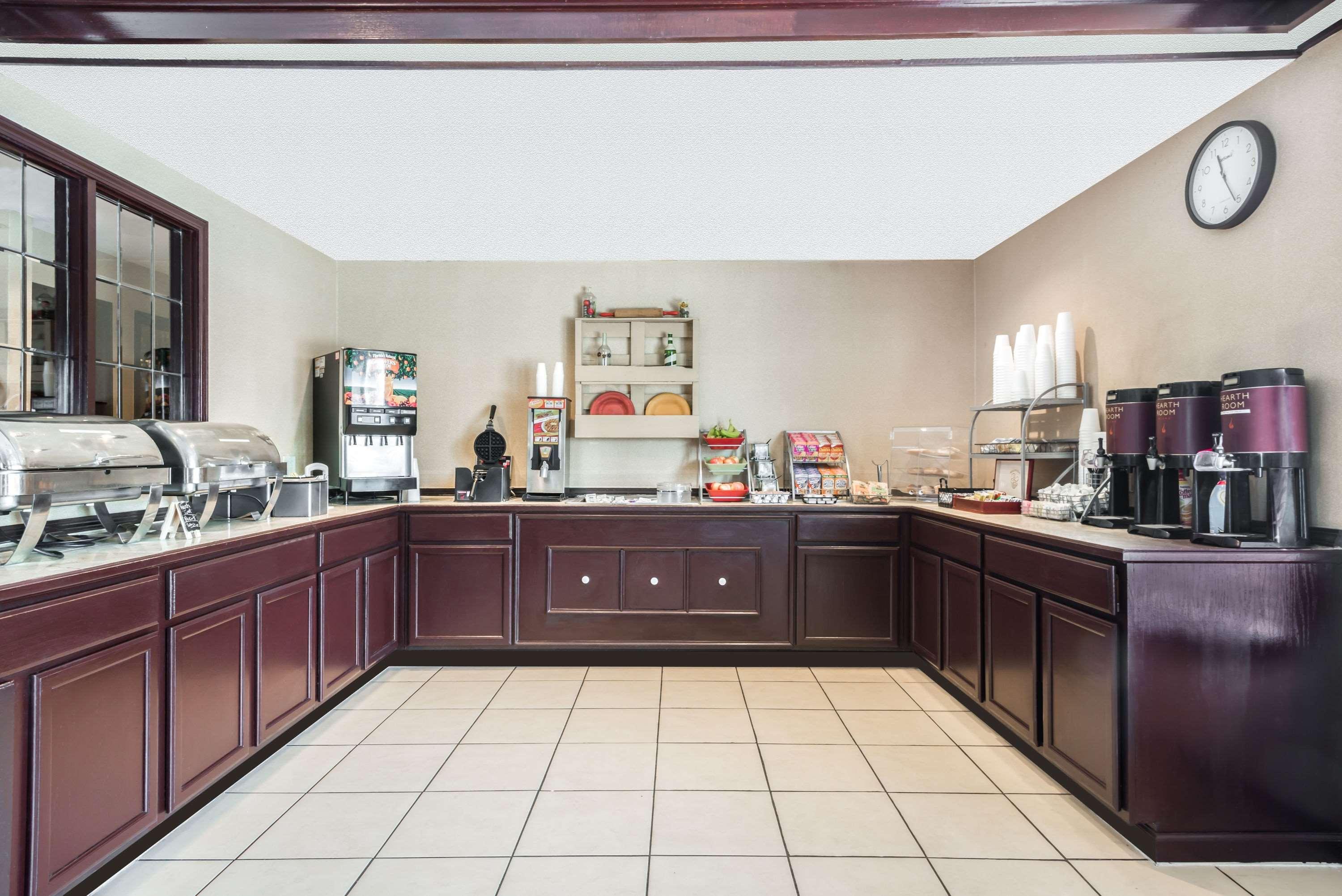 Hawthorn Extended Stay by Wyndham Dayton 6/27