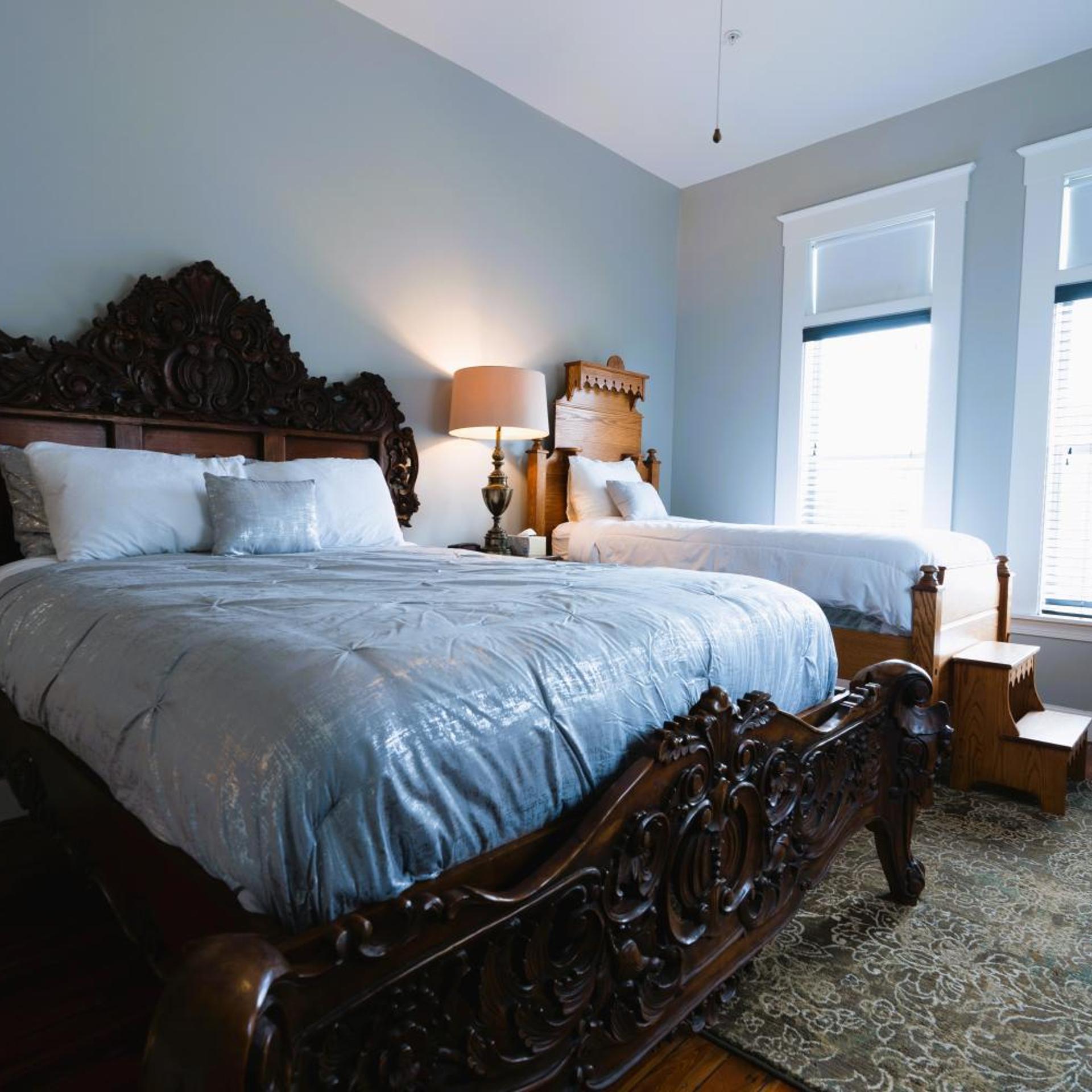 Rustic, Deluxe, 2 Queen Beds