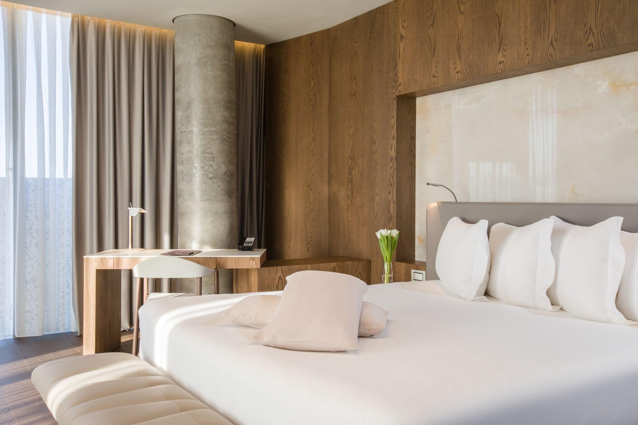 Deluxe, Single, Double Bed