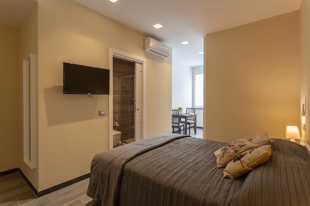 Carla s Rooms with Private Bathroom & Kitchen 9/26