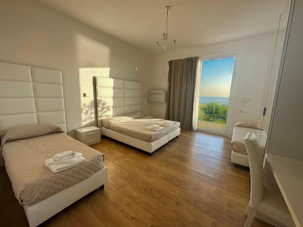 Hotel Artemide Mare 3/40