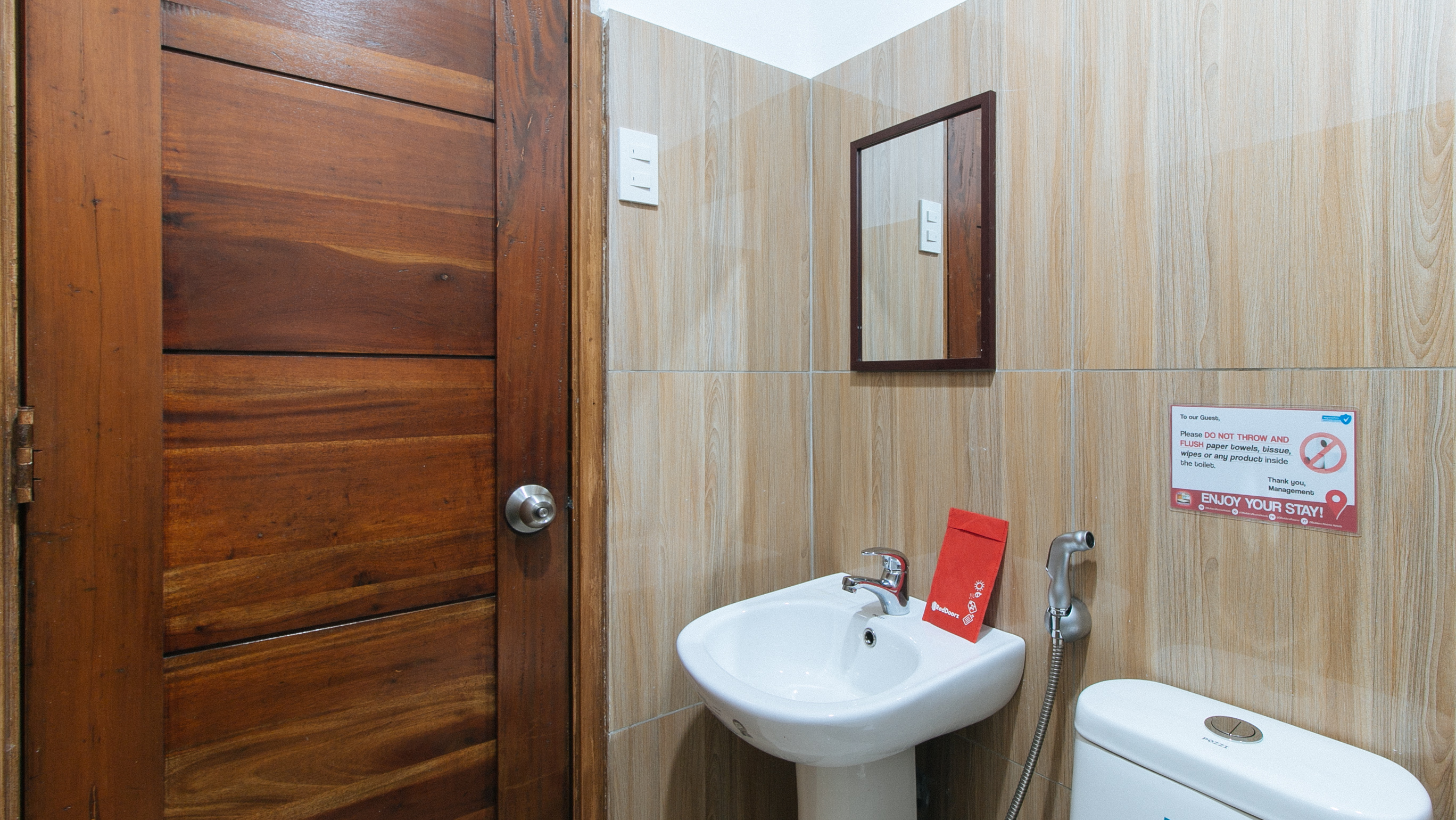 RedDoorz @ DBuilders Rooms Ph1 Taguig 22/28