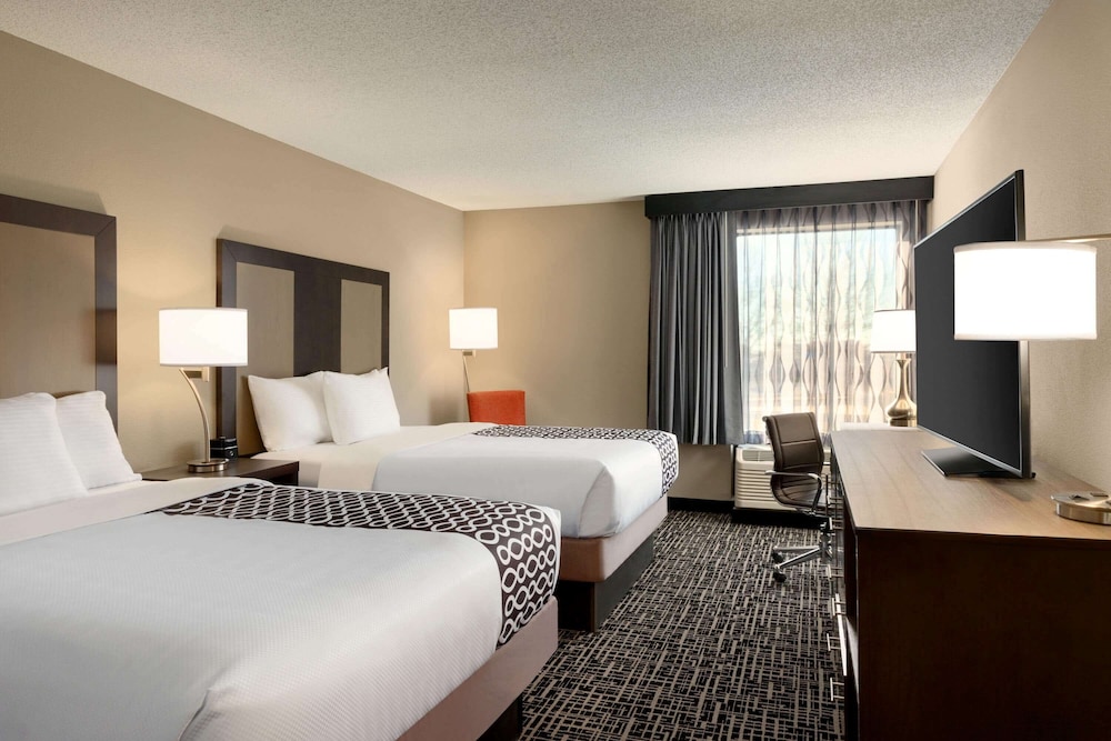 La Quinta Inn & Suites by Wyndham St Louis Route 66 18/47