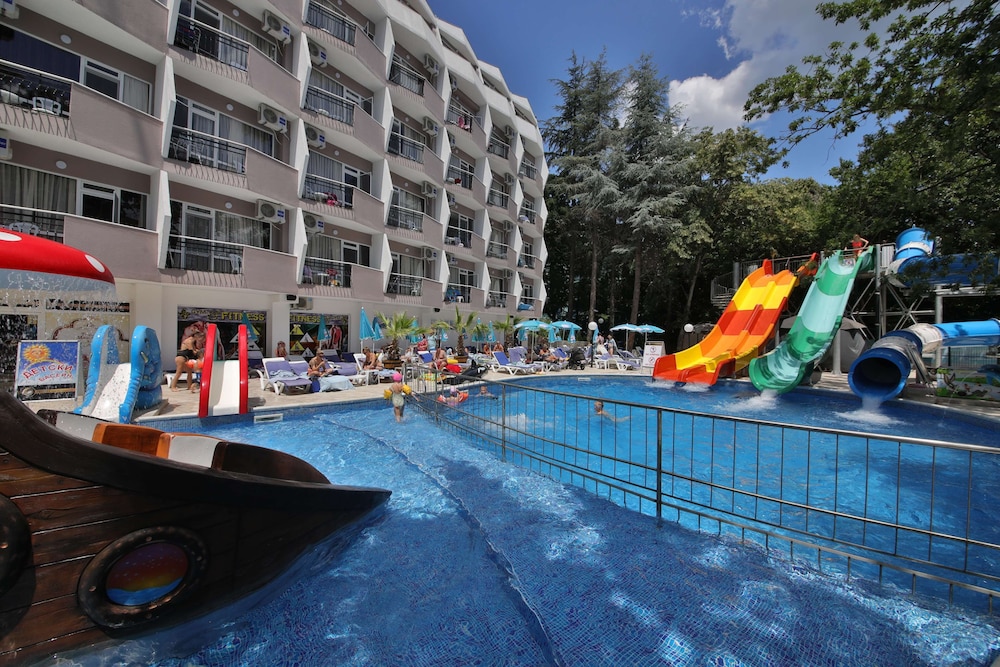 Prestige Deluxe Hotel Aquapark Club in GOLDEN SANDS