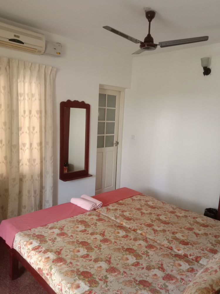 DELUXE, TWIN BEDS