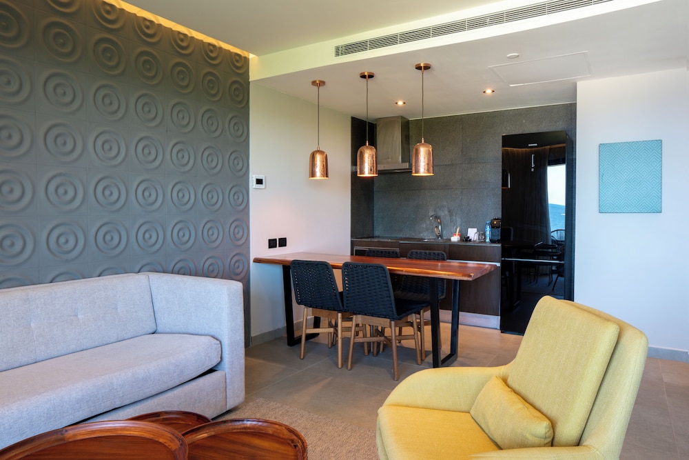 The Fives Oceanfront Puerto Morelos 46/71