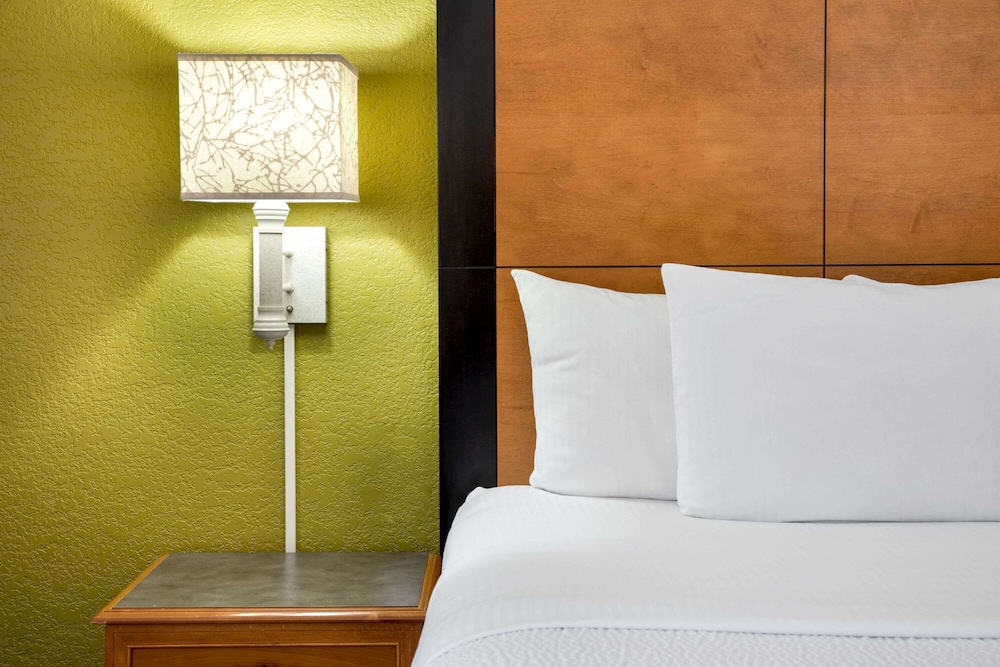 La Quinta Inn and Suites by Wyndham Greenville Haywood 25/68