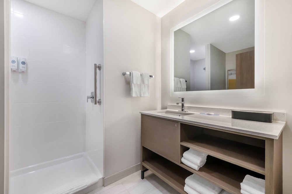 Comfort Inn & Suites Orlando Sanford Airport 51/54