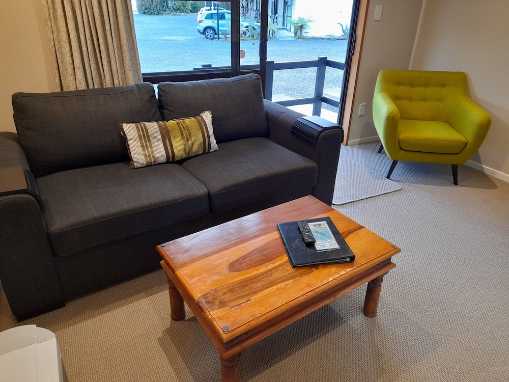 Lake Matheson Motel 31/53