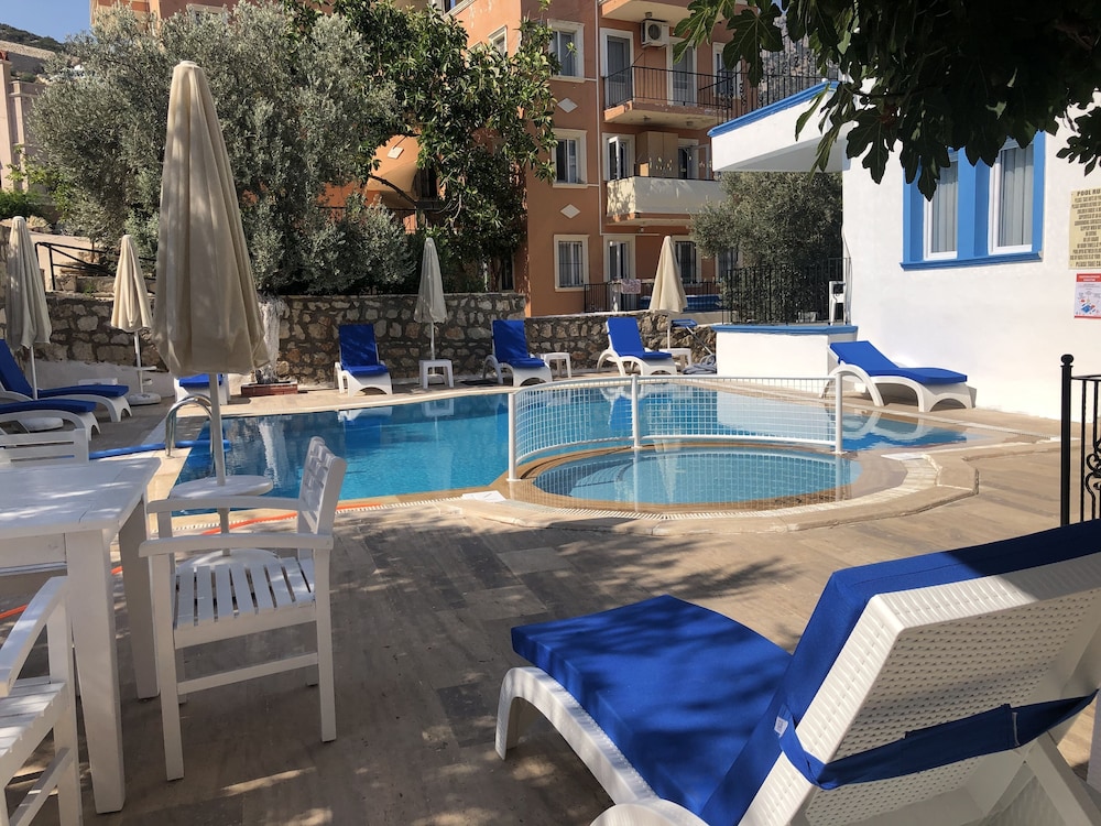 Lizo Hotel 33/38