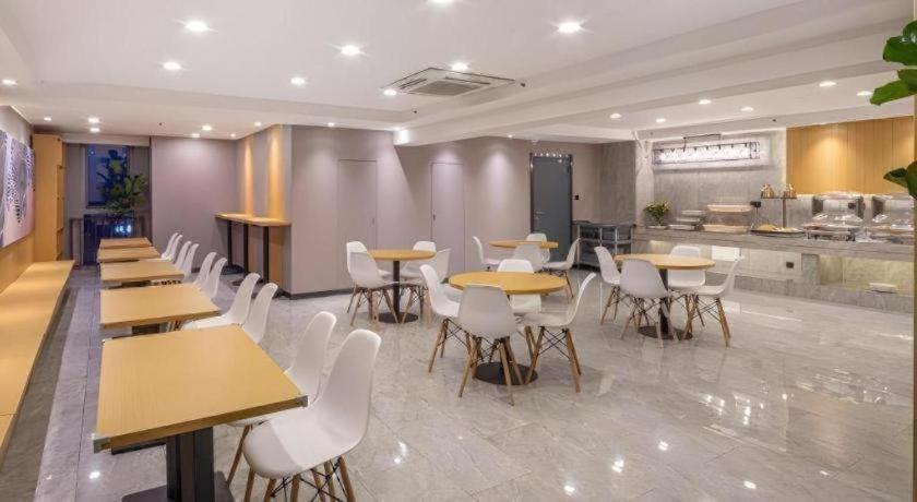 VX Wuxi Xinwu District Administrative Center Wanda Plaza Hotel 54/61