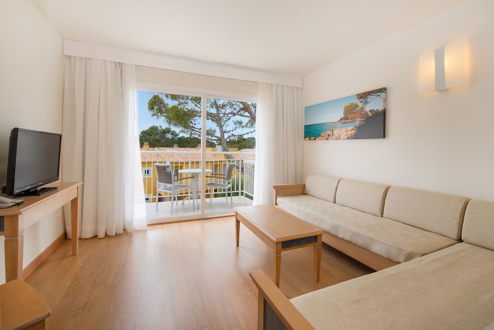 Iberostar Waves Club Cala Barca 28/50