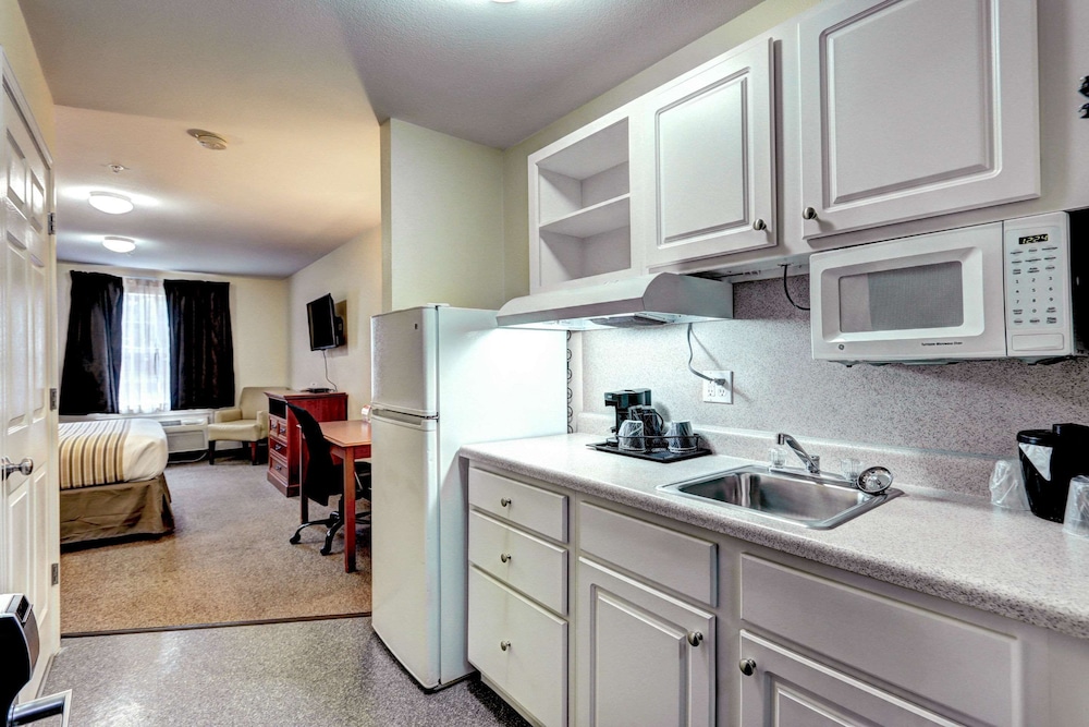 Suburban Studios Westminster Denver North 21/33