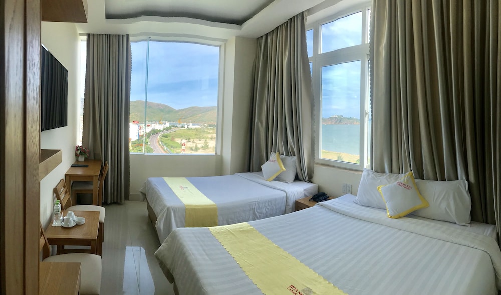 DELUXE, TRIPLE, PARTIAL OCEAN VIEW, BALCONY