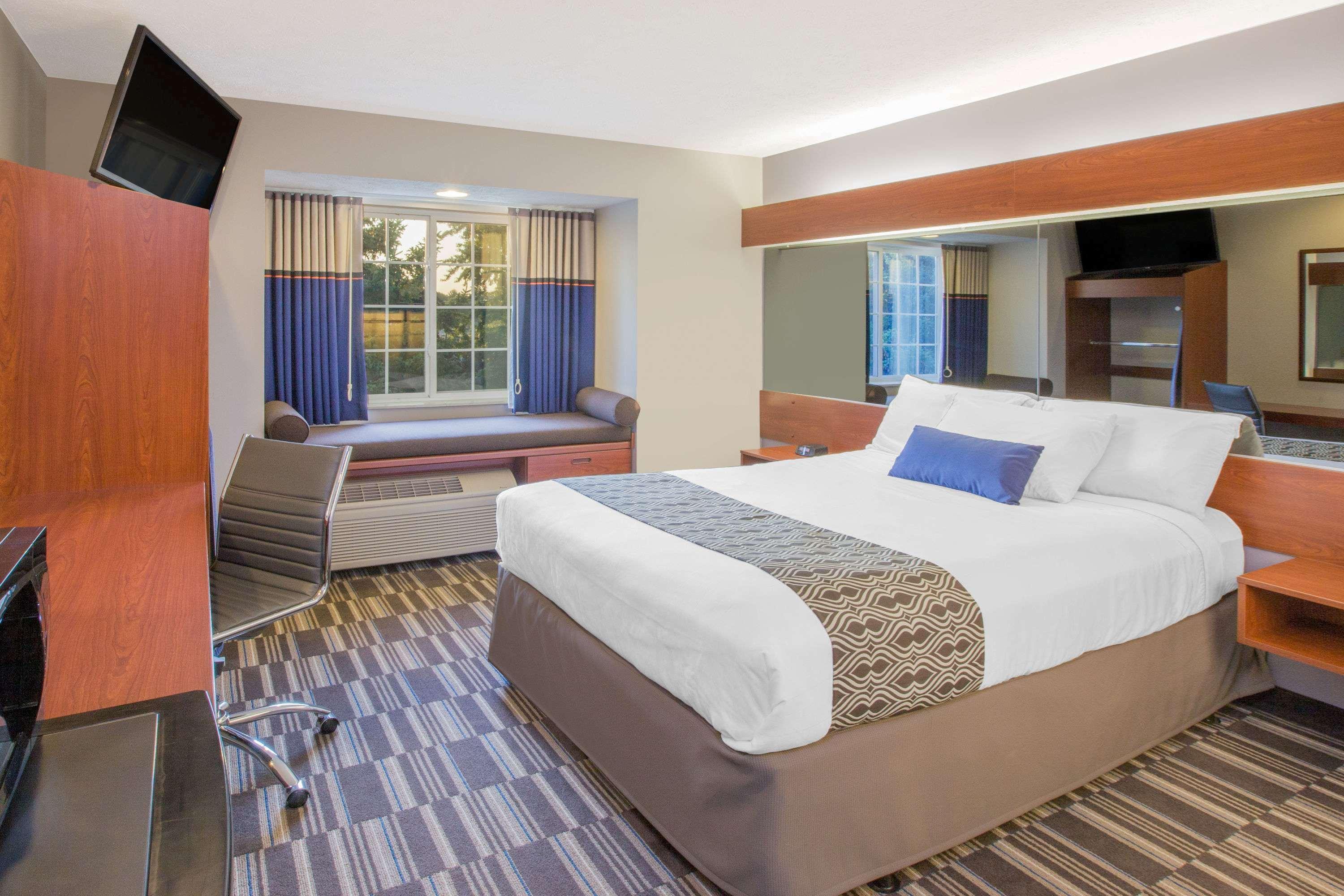 Room, Queen Bed, Accessible