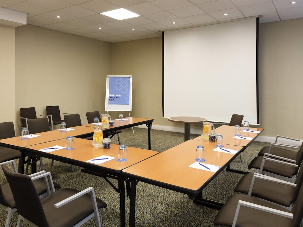 Novotel Newcastle Airport 43/53