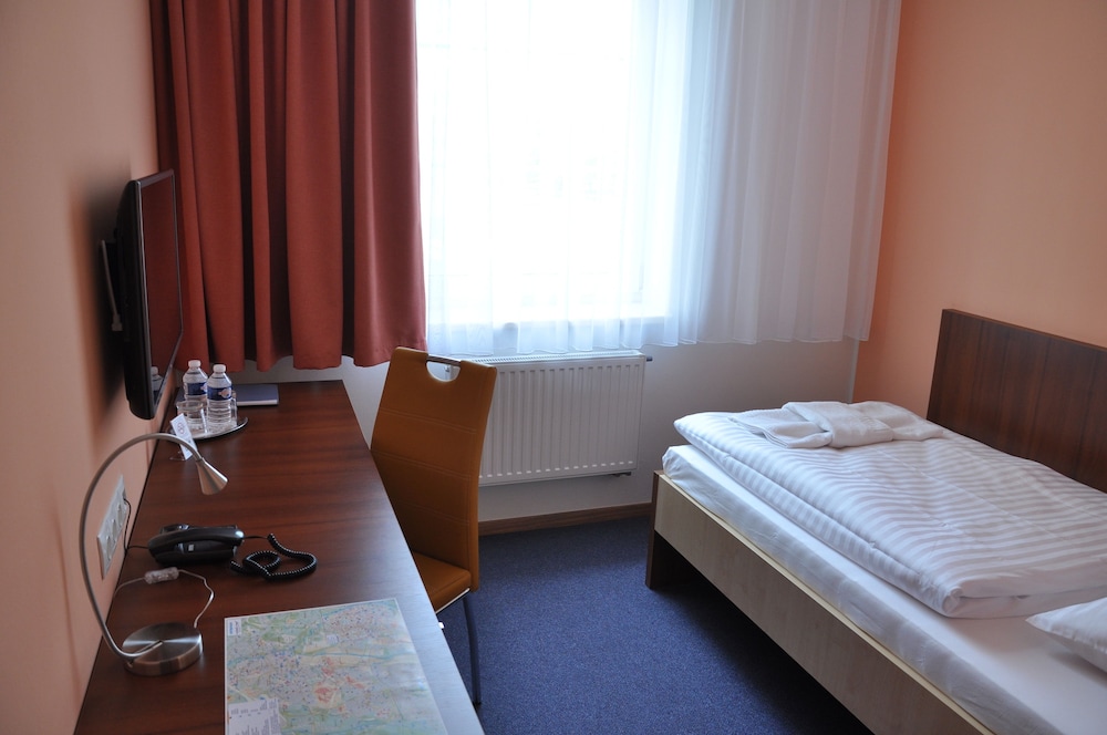 Hotel Nikolas 17/50