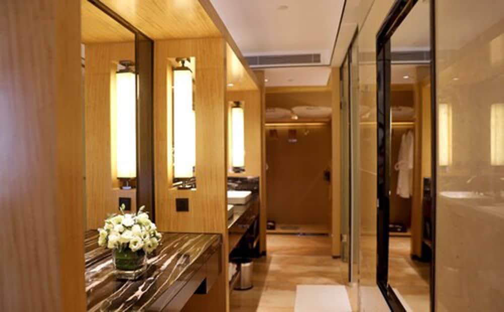 Hilton Zhongshan Downtown 27/74