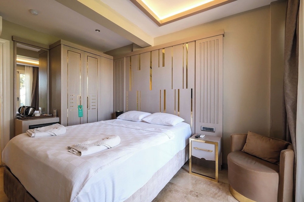 Roas Hotel 8/45
