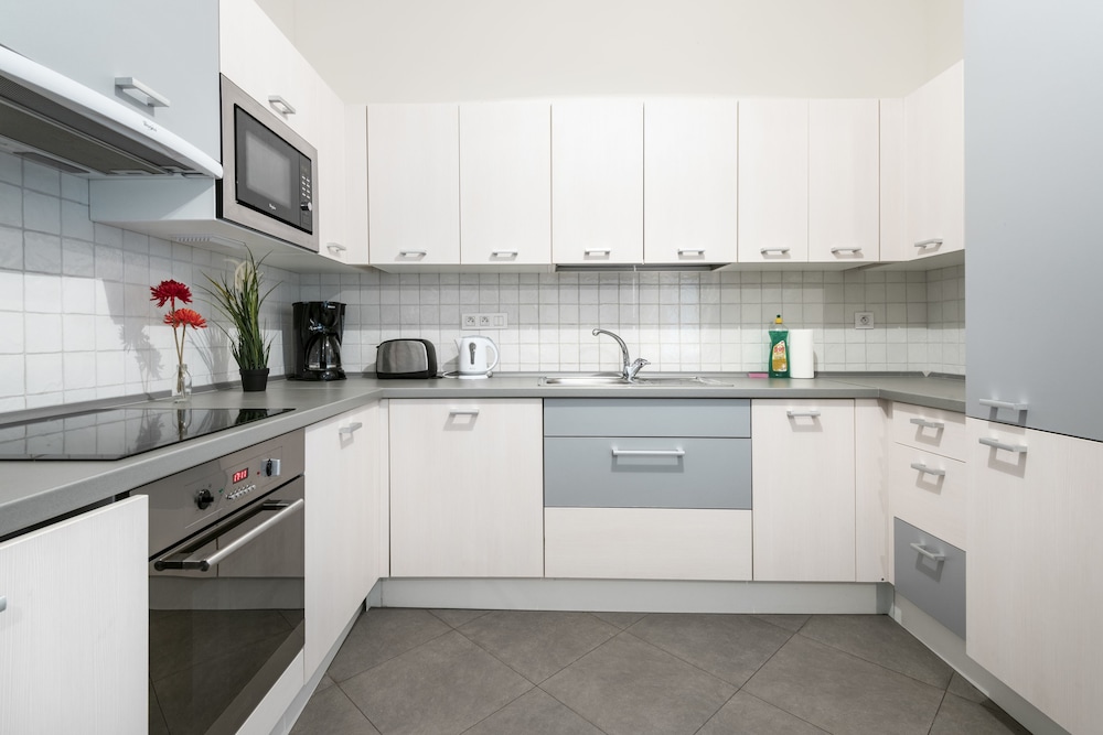 Hybernska Apartments photo5