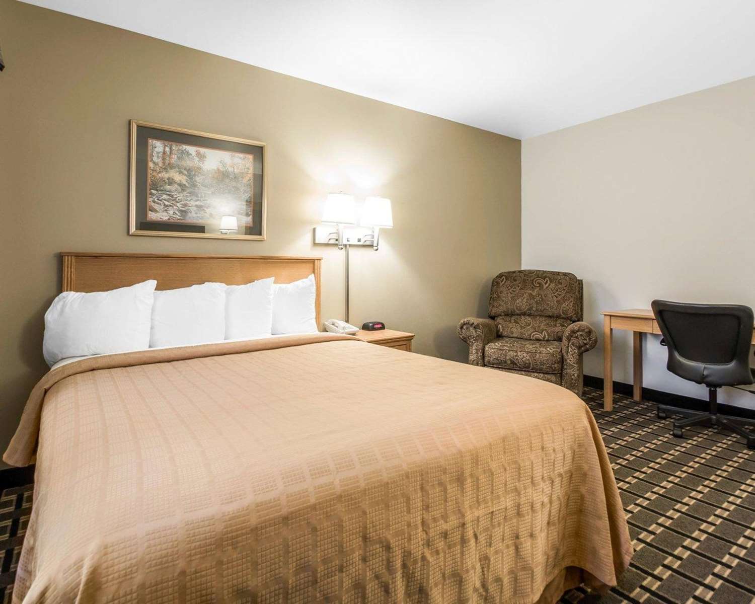 Room, Queen Bed, Accessible, Quality Inn Mauston I-90 4/7