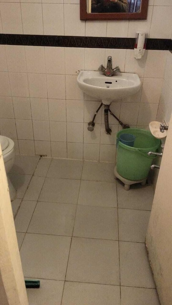 HOTEL VISHRAM 44/45