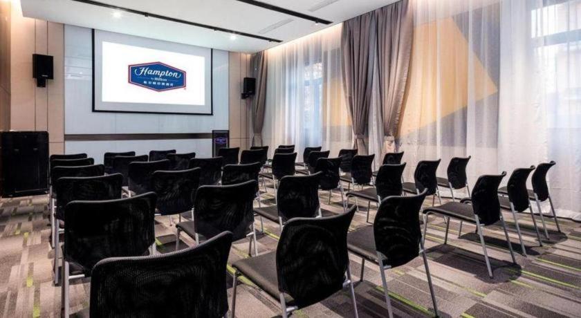Lize Business District Hampton by Hilton 38/43