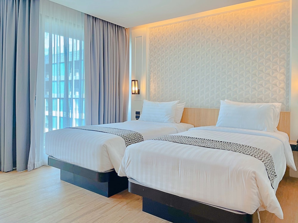DELUXE, TWIN BEDS