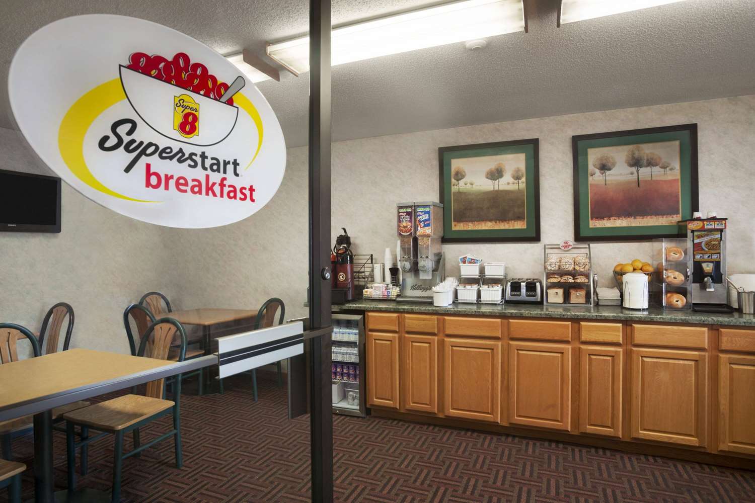 Super 8 By Wyndham Peoria 20/31