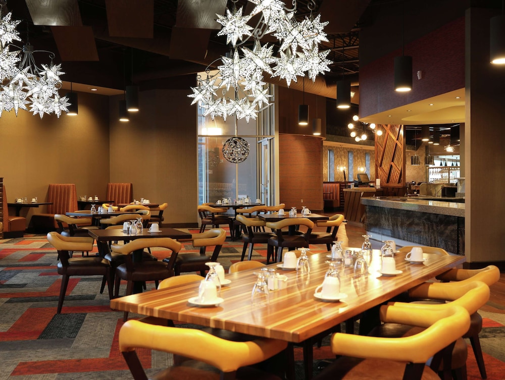 Doubletree By Hilton Omaha Southwest 38/54
