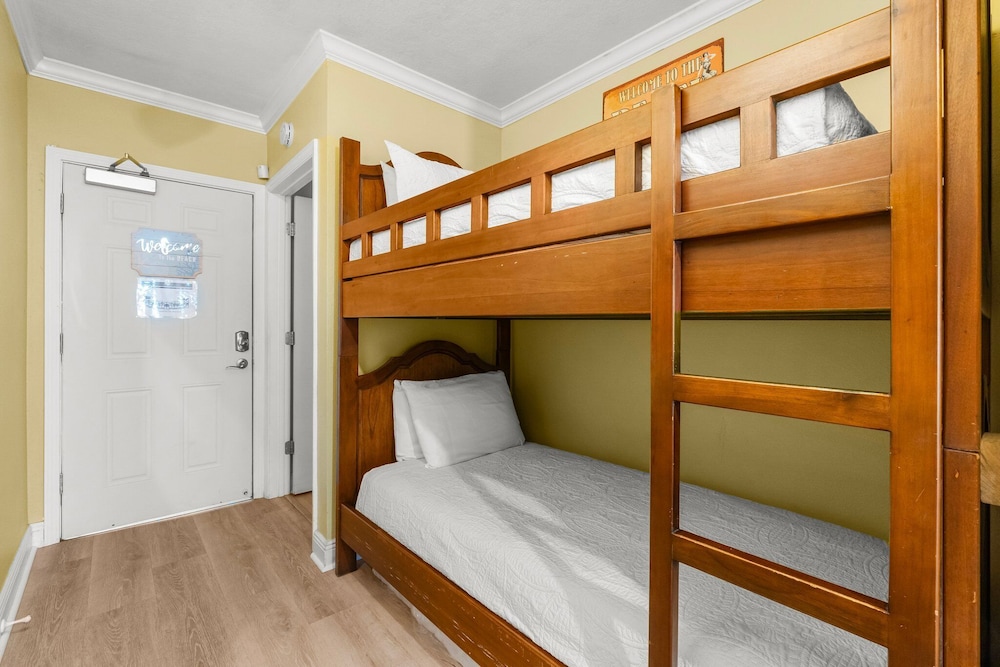 236 Emerald Beach Resort 27/80