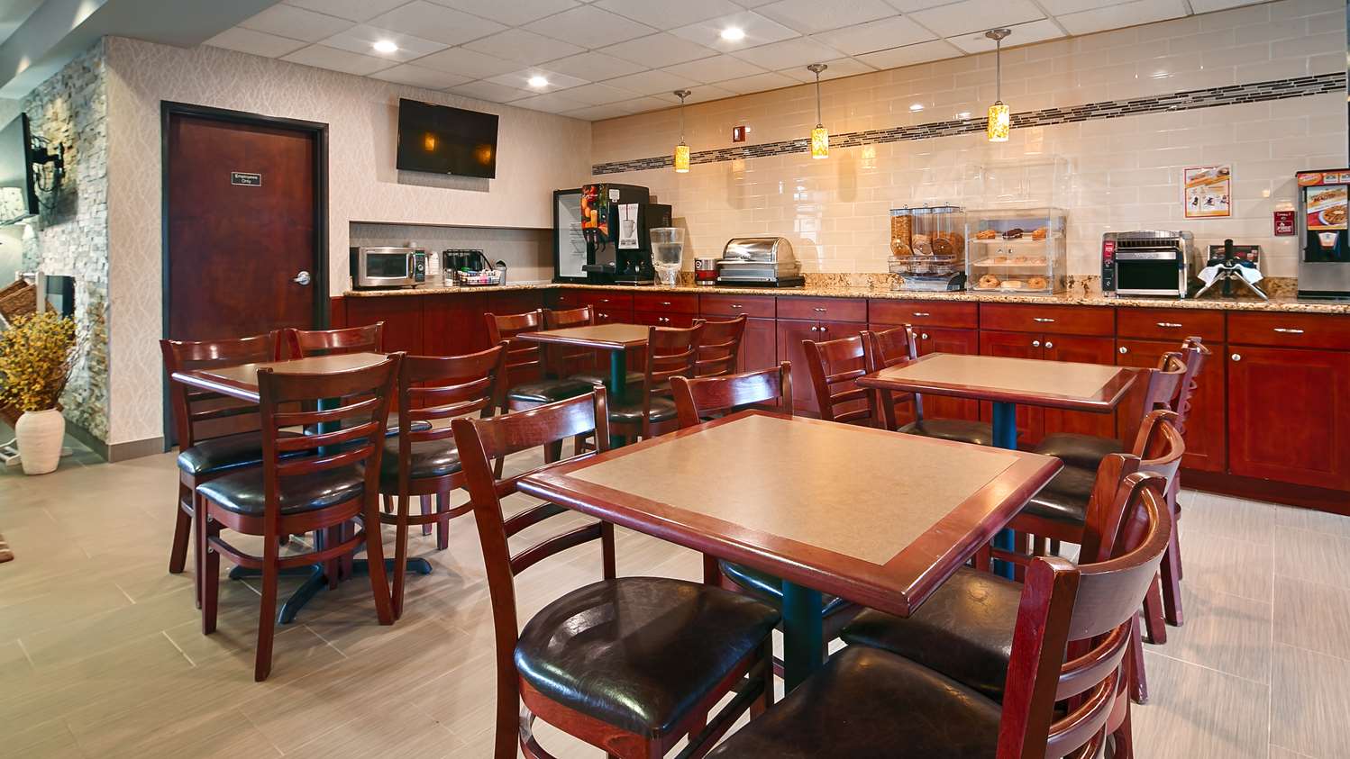 Best Western Sky Valley Inn 20/28
