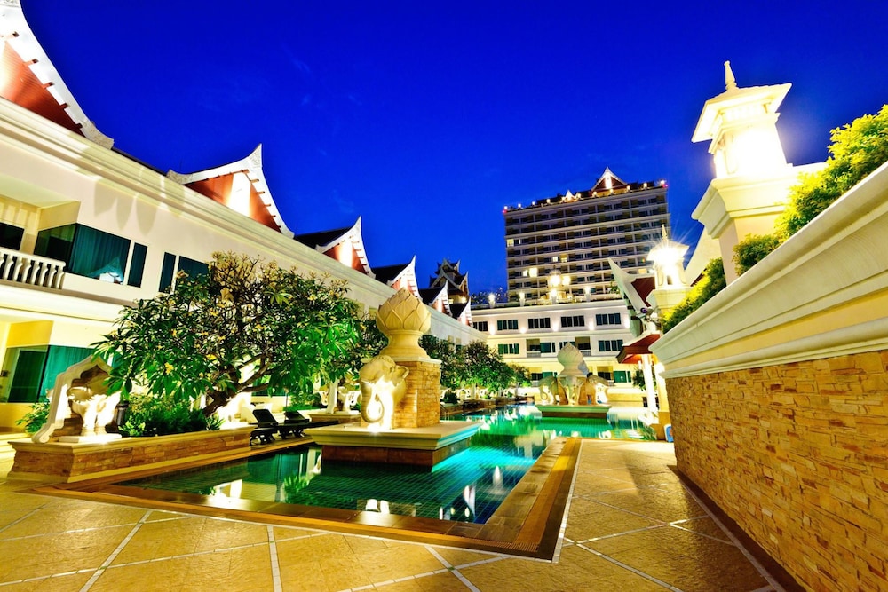 Grand Pacific Sovereign Resort and Spa 61/68