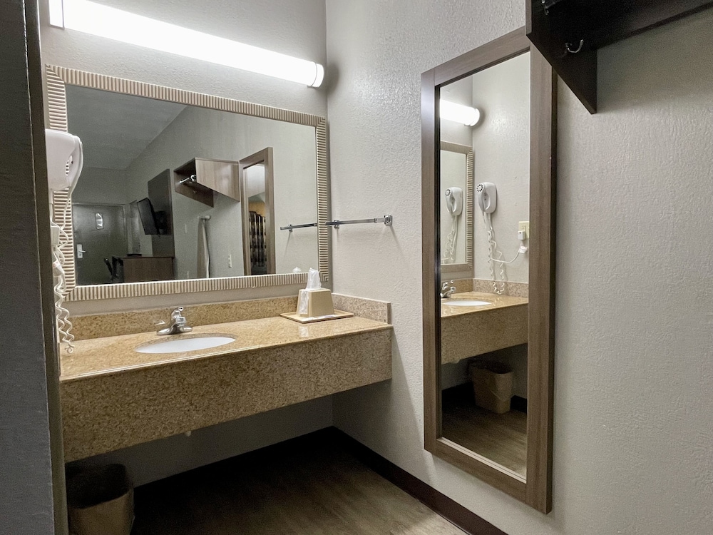 Fairview Inn Suites 49/49