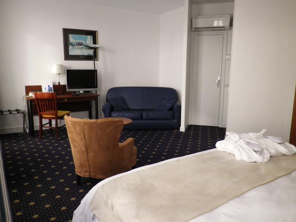 جناح جونيور، Hotel Le Yachtman 6/8