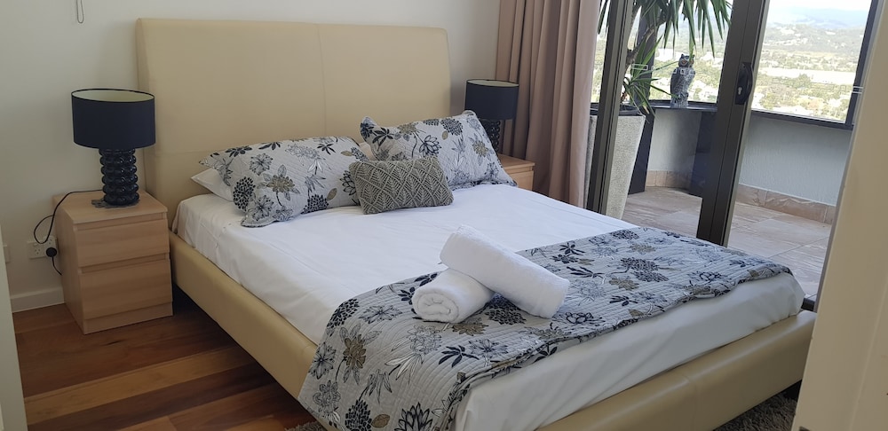 ROYAL PALM RESORT 24/80