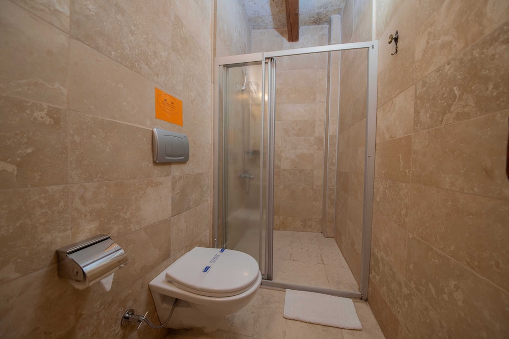 Safran Cave Hotel 50/50