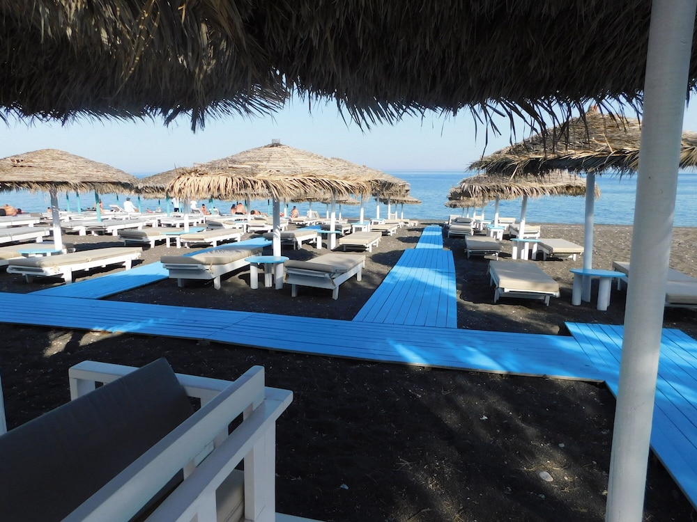 Sea La Vie Beachfront Suites 34/42