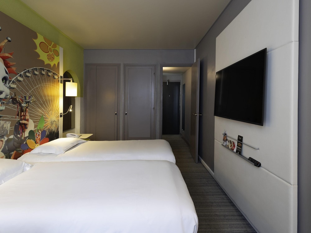 CLASSIC, TWIN BEDS