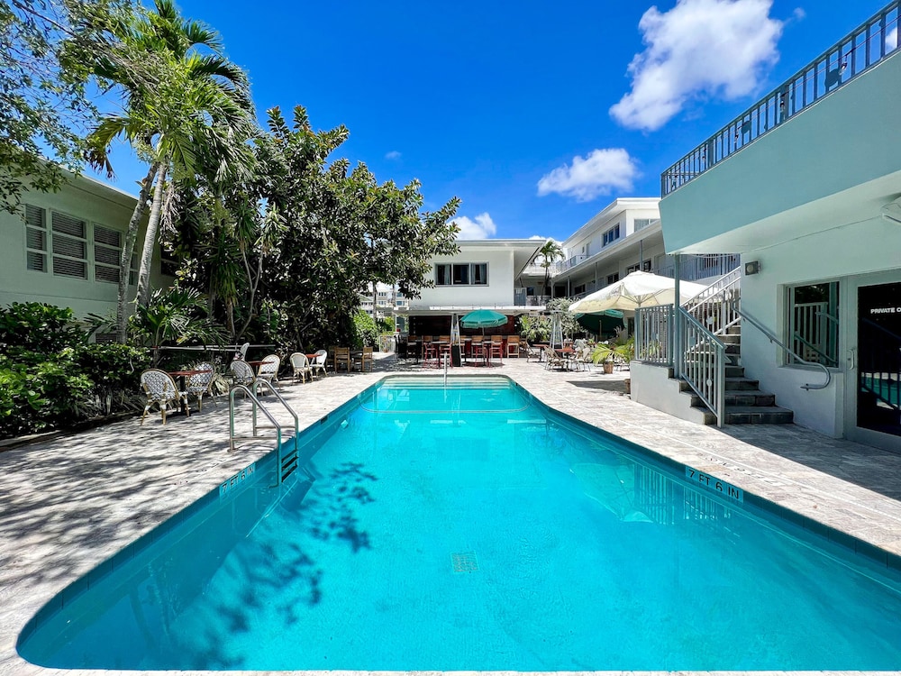 Royal Palms Resort And Spa A North Beach Village Resort Hotel 74/80