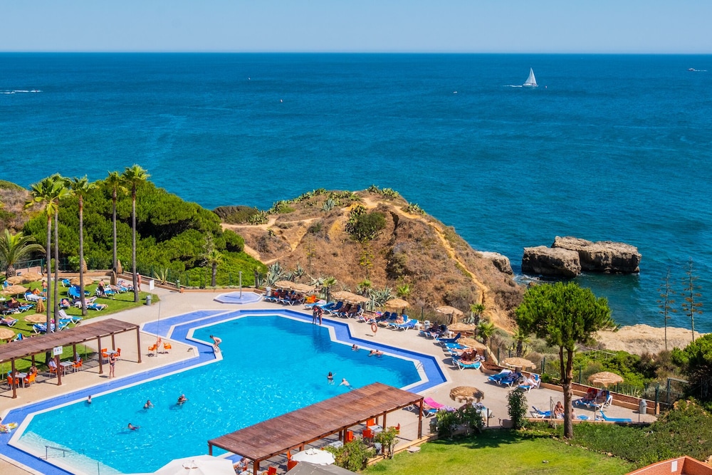 Auramar Beach Resort 63/67