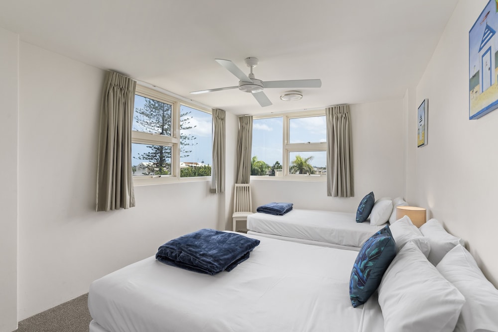 84 The Spit Holiday Apartments 23/81