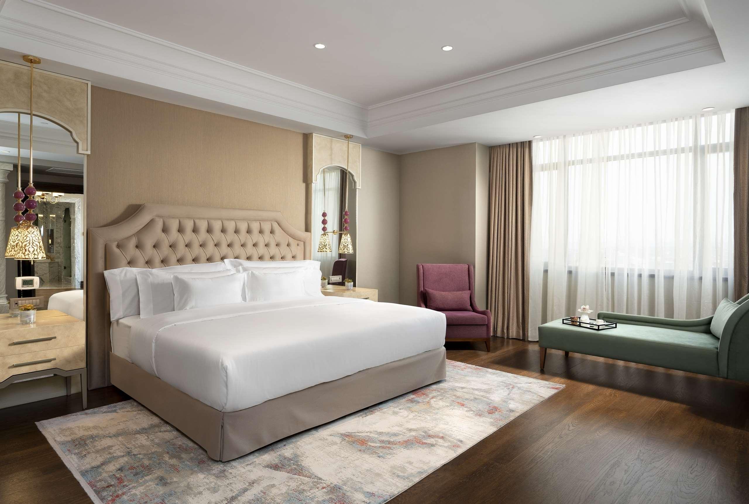 Penthouse, Suite