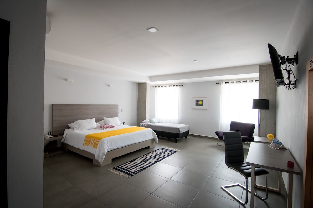 Maria Ines Hotel Suite 18/59
