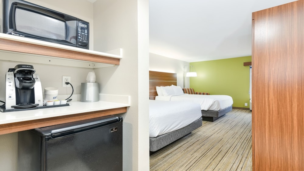 Holiday Inn Express Hotel and Suites Pigeon Forge/Near Dollywood 30/55