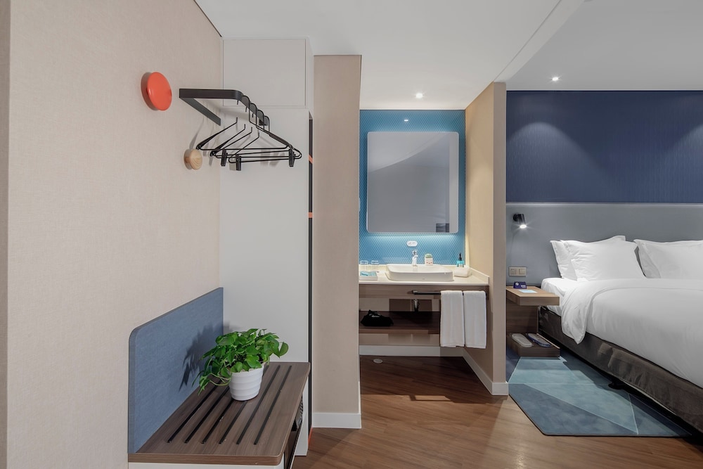 جناح بسرير كينج بمنطقة جلوس في الطابق العلوي، Holiday Inn Express Shanghai Chongming 4/9